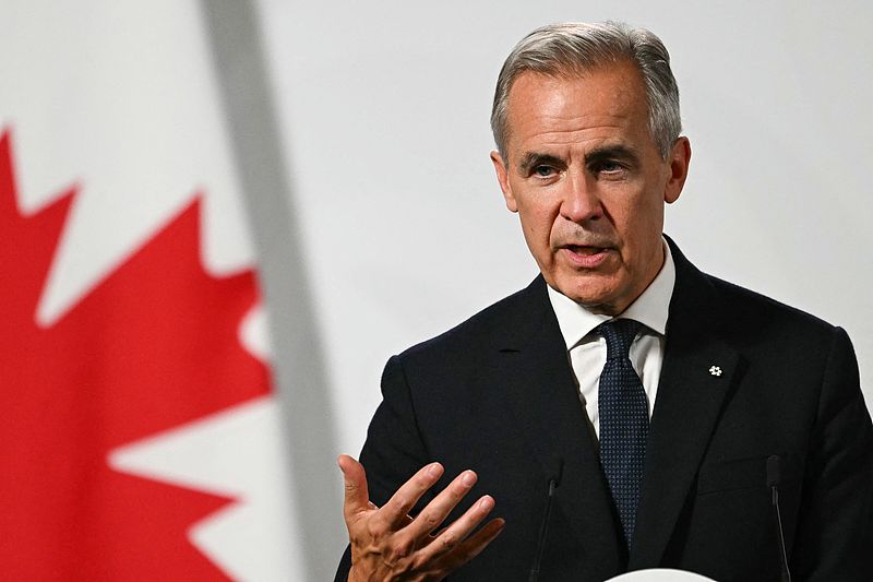 Stat panel of the US-Canada trade war: 50 percent tariff rate, $27.6 billion of Canadian goods under tariffs, 70 percent of Canadian exports going to the US, $5,600 estimated annual cost per Michigan household, and 32.8 percent non-US share of Canadian exports
