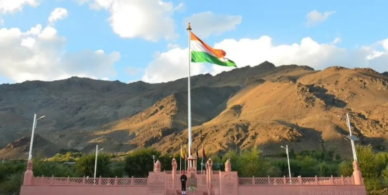 How India's Border Infrastructure Changed Since the 1962 War With China Drass has become an important halting place for travellers going to Leh and Kargil. There is a Tourist compex with Tourist Office and Accommodation blocks. There are a number of Hotels and tea stalls are in Drass. One can have superb views of War Time Hill features like Tiger Hill and Tololing from here.-India China border infrastructure